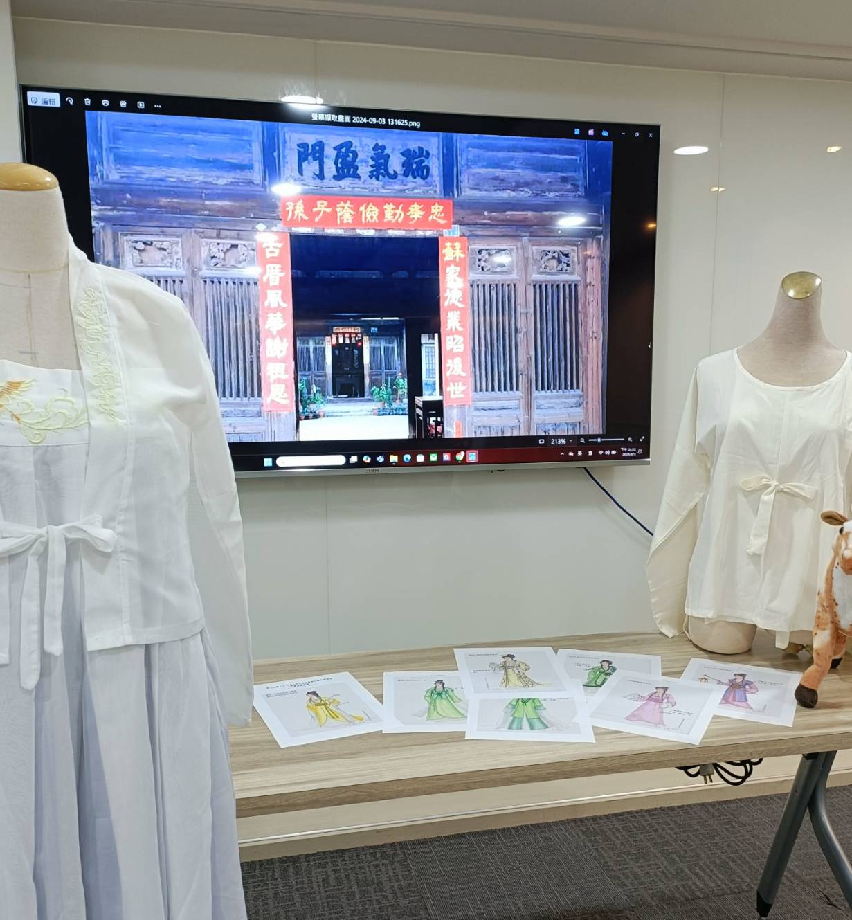 劇團古裝道具設計、製作，繡花獨特織品，全台巡迴 重磅登場。