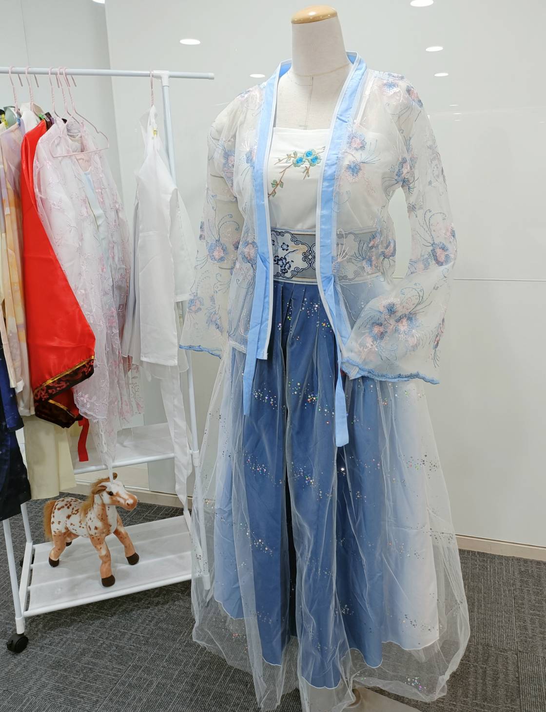 劇團古裝道具設計、製作,繡花獨特織品,全|-艾圓衣兒國際股份有限公司-商品介紹