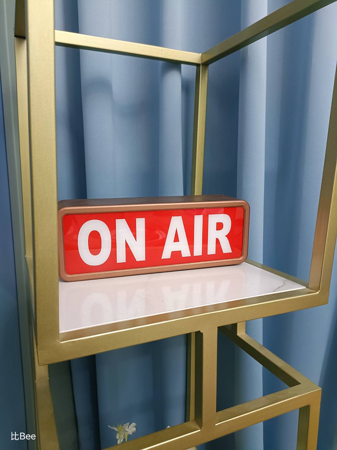 才華洋溢的本公司設計師，創作許多精彩作品，不只2D-3D 為客人及展場更添驚豔風采。  主持人： 知名作家、藝術觀察家、時代媒體人及2022北市長參選人 - 鄭匡宇。