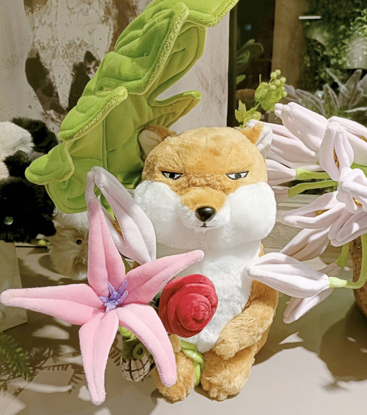 到底有多厭世啊！🤨  #龜背葉小狐狸立大功，送給媽媽的愛 ❤️but內個眼神不好說  #刷整排的可愛~太犯規了啦！